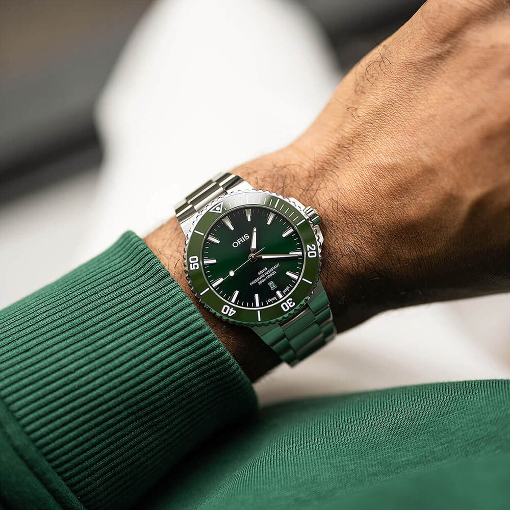 Oris Aquis Date 43.5mm Green Dial Stainless Steel Bracelet Watch image number 4