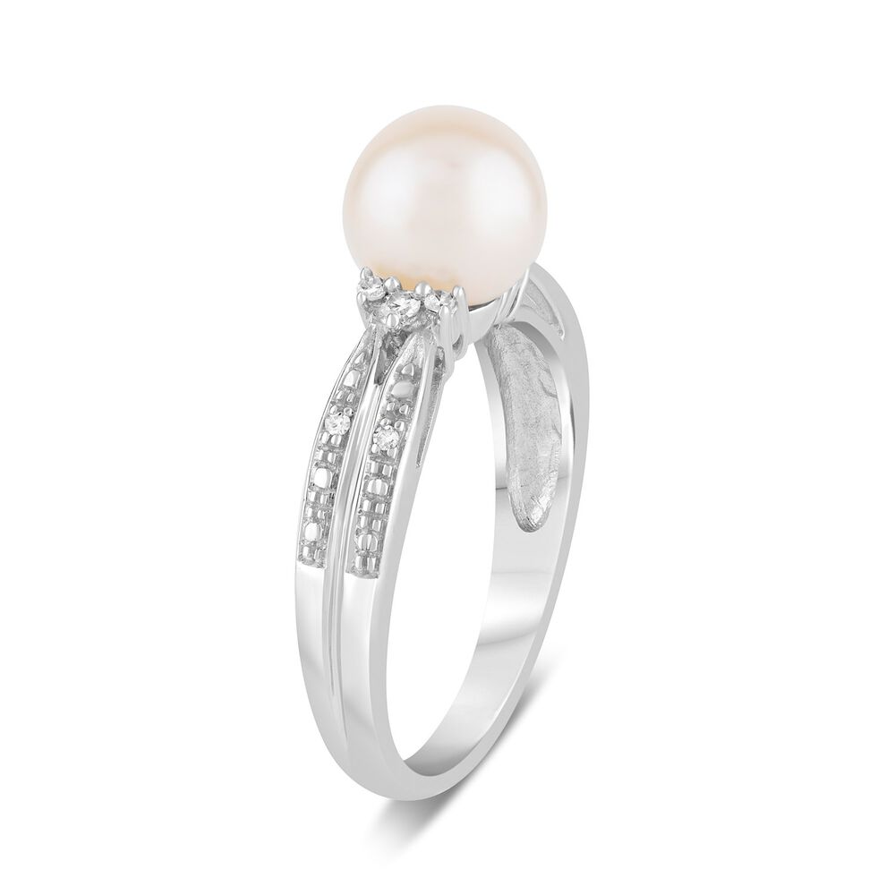 9ct White Gold Pearl & Diamond Ring image number 3