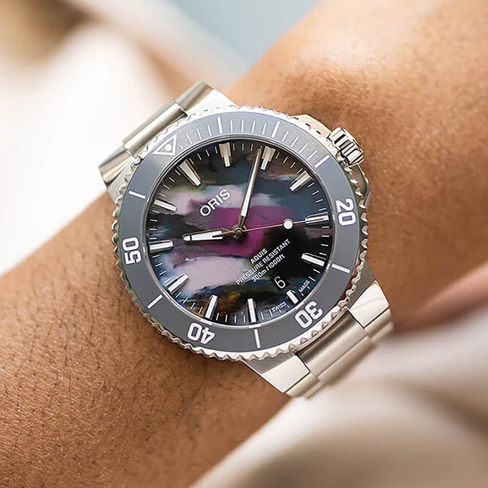 Oris Aquis Date Upcycle 41.5mm Multi Colour Dial Stainless Steel Bracelet Watch image number 5