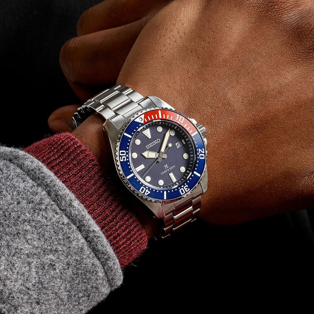 Seiko Prospex Solar Diver&rsquo;s 41mm Blue Dial Red & Blue Bezel Stainless Steel Bracelet Watch image number 3
