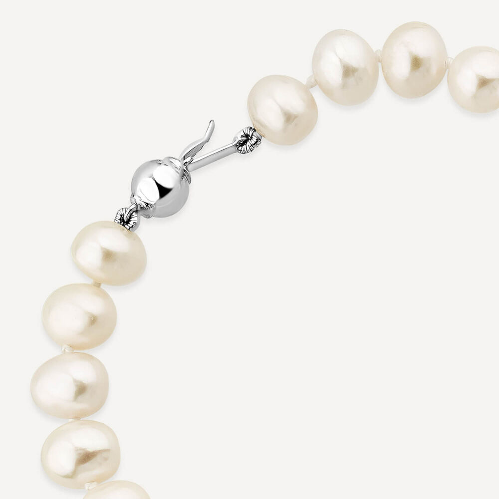9ct White Gold and Pearl Bracelet image number 4