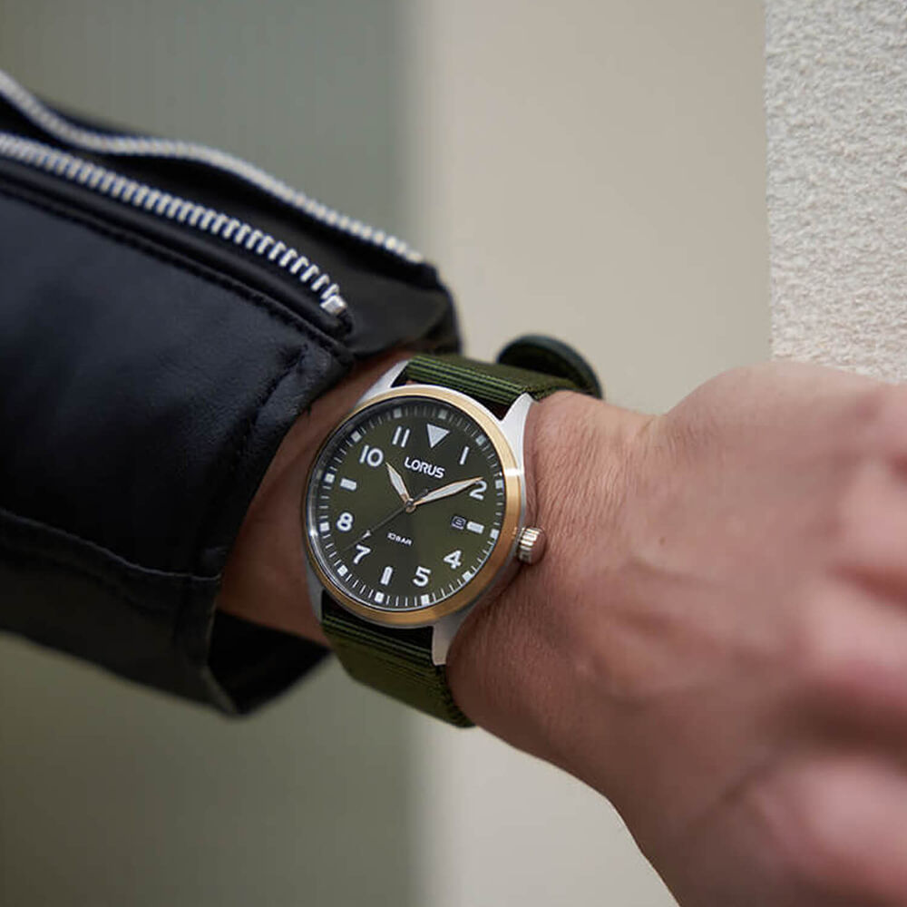 Lorus Quartz Gents 42mm Green Dial Gold Tone Steel Case Strap Watch image number 5