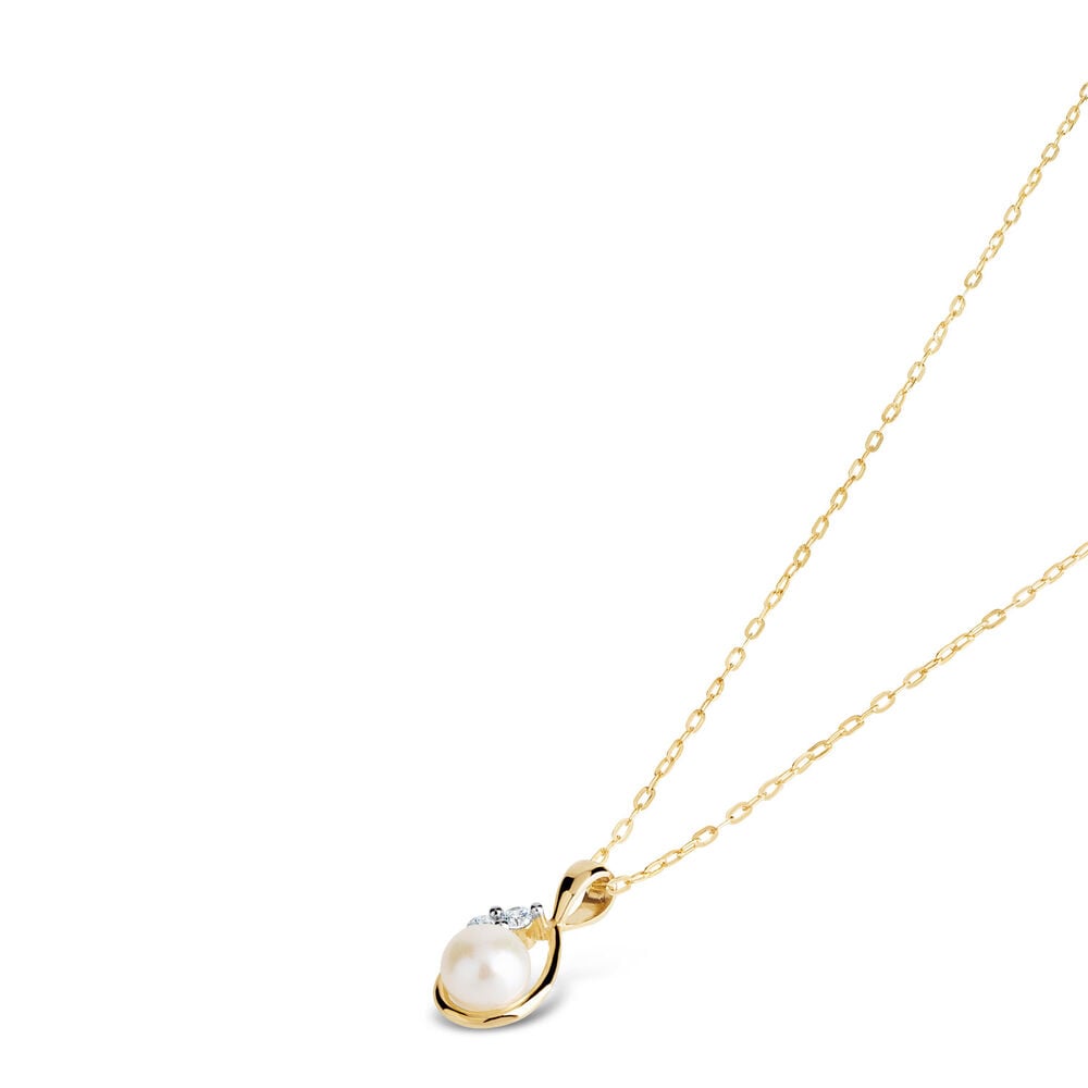 9ct Gold Pearl and Cubic Zirconia Pendant (Chain Included)