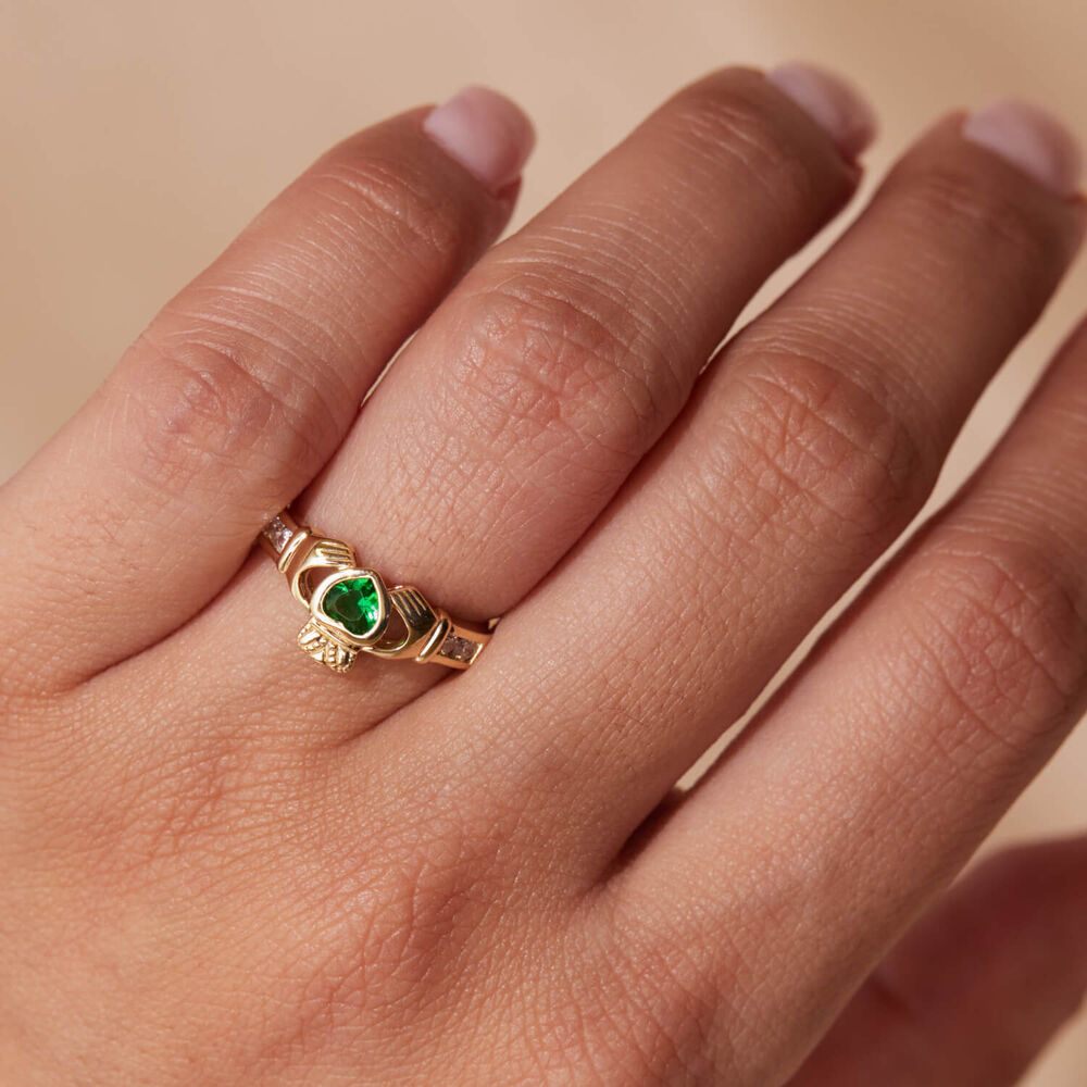 9ct Claddagh Green Heart Cubic Zirconia Shoulders Ring