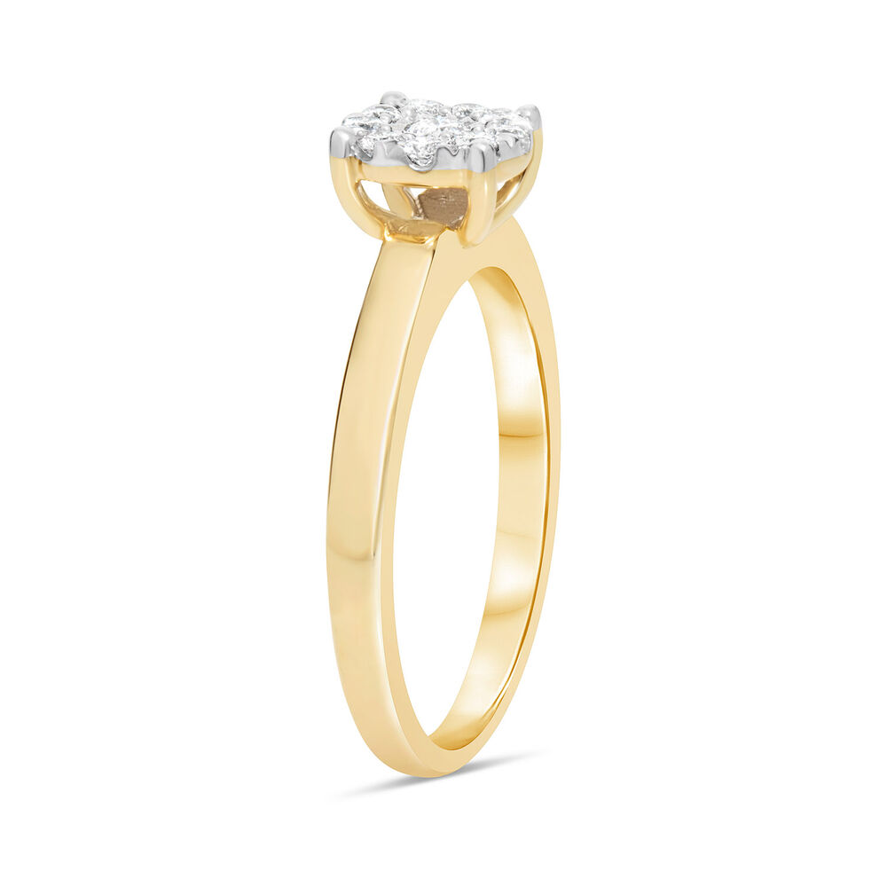 9ct Gold .22ct Round Cut Cluster Diamond Engagement Ring