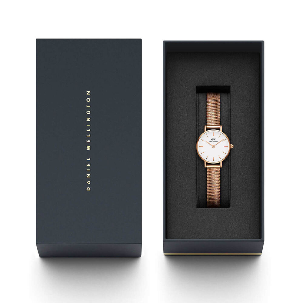 Daniel Wellington Petite 24MM White Round Dial Rose Gold PVD Case And Bracelet Watch image number 4