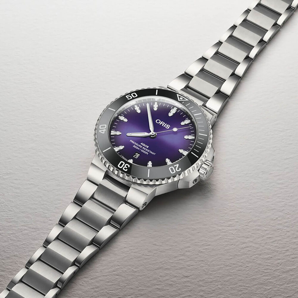 Oris Aquis Date Taste Of Summer 43.5mm Purple Dial Stainless Steel Bracelet Watch image number 3