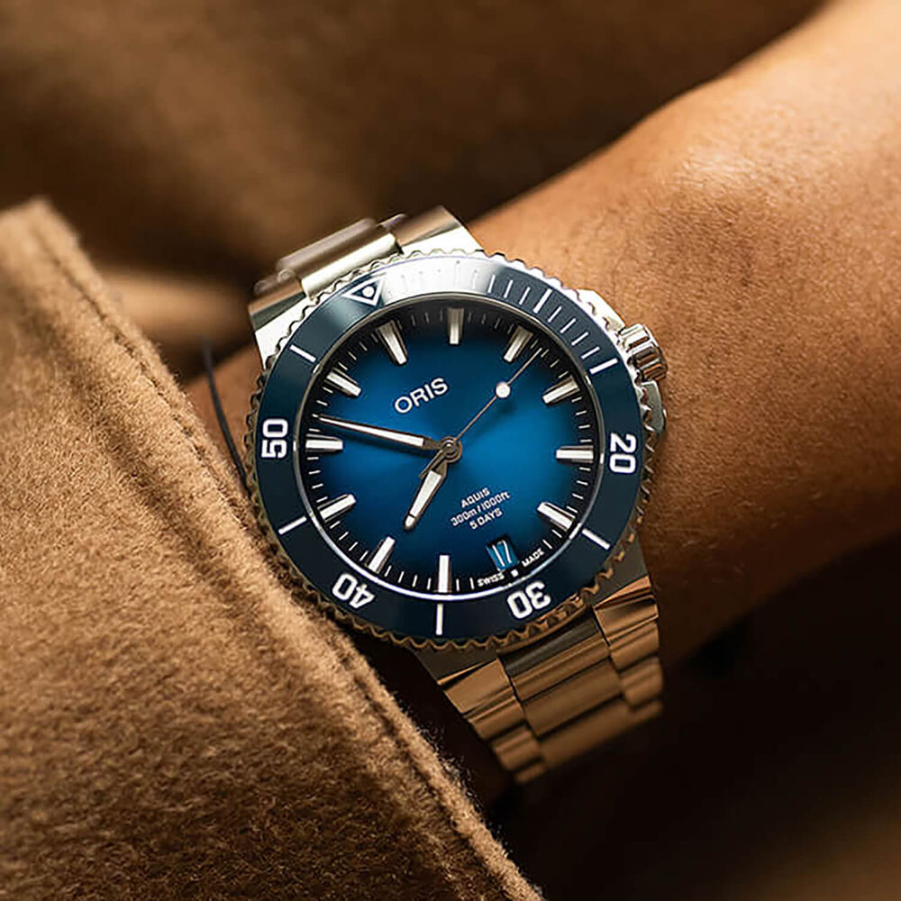 Oris Aquis Date Calibre 400 43.5mm Blue Dial Stainless Steel Bracelet Watch image number 4