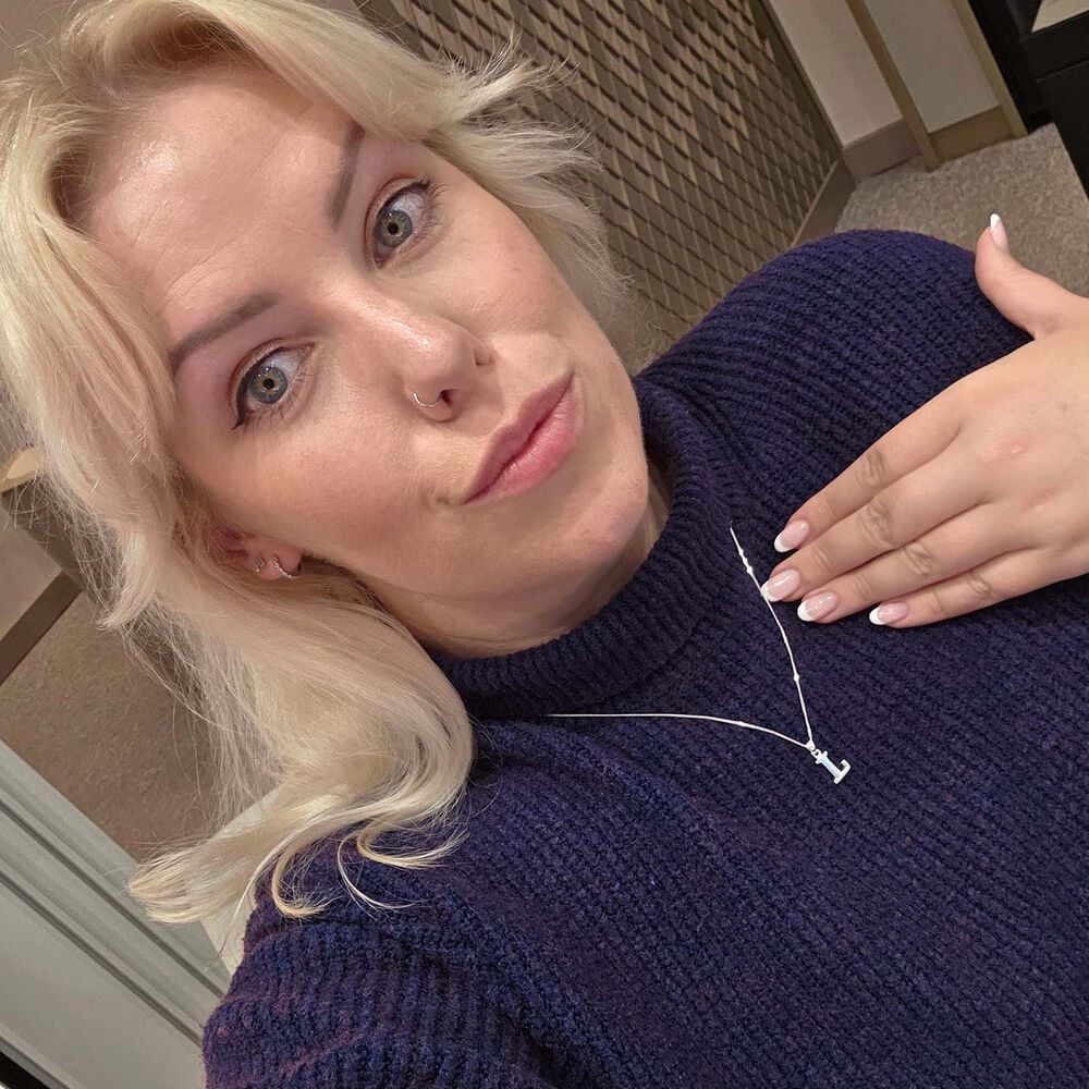 Sterling Silver Block Initial L Pendant (Chain Included) image number 4