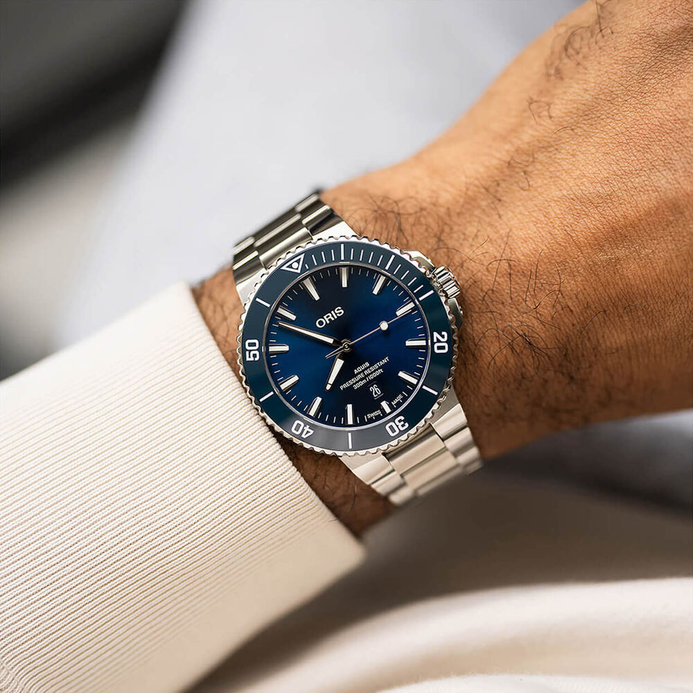 Oris Aquis Date 43.5mm Blue Dial Stainless Steel Bracelet Watch image number 4
