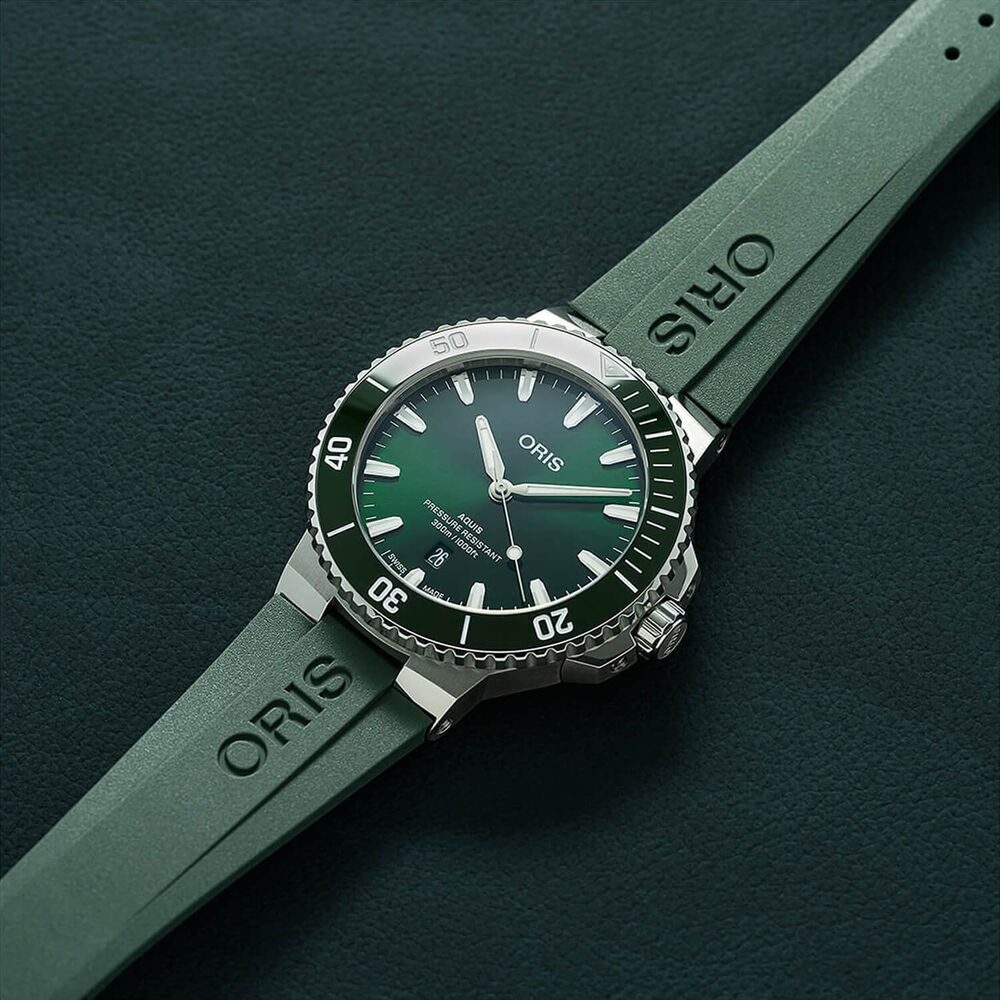 Oris Aquis Date 43.5mm Green Dial Rubber Strap Watch image number 2