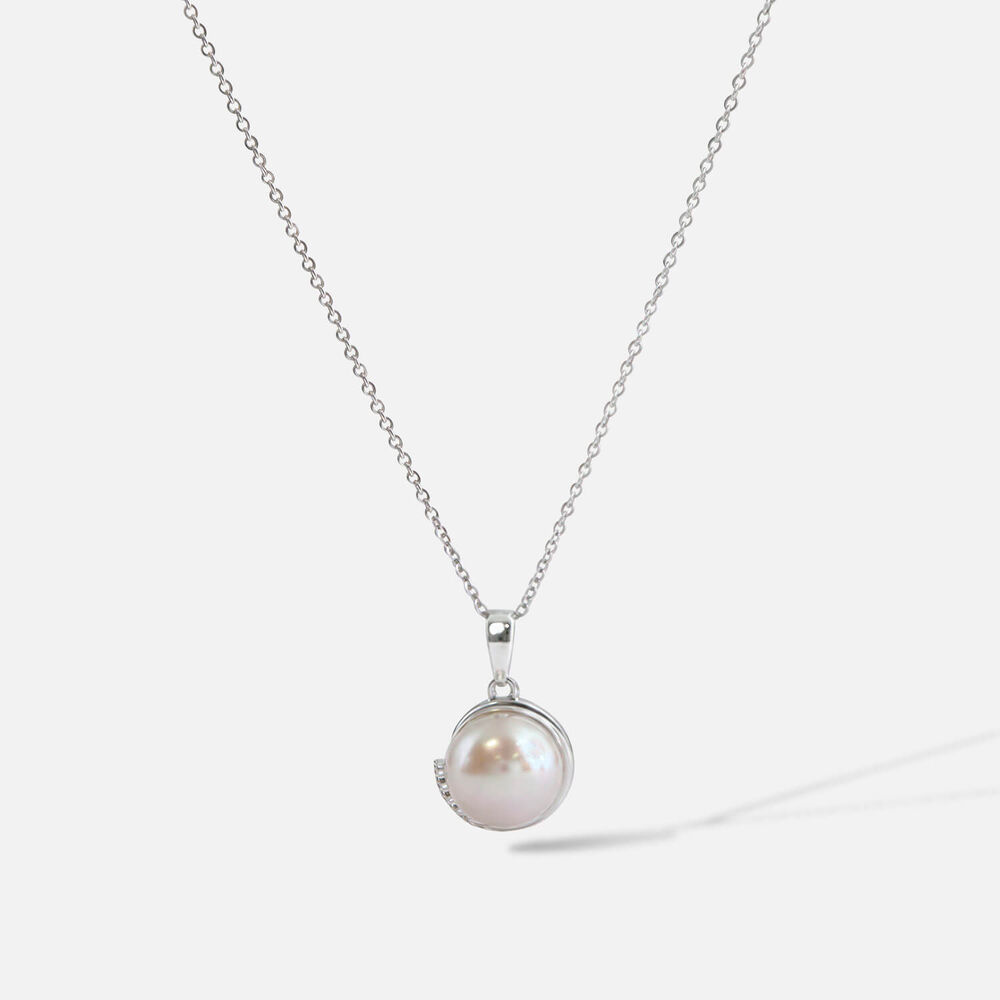 Sterling Silver Freshwater Pearl in Polished Triangle Pendant