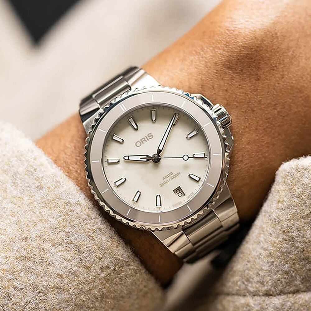 Oris Aquis Date 36.5mm White MOP Dial Stainless Steel Bracelet Watch image number 4