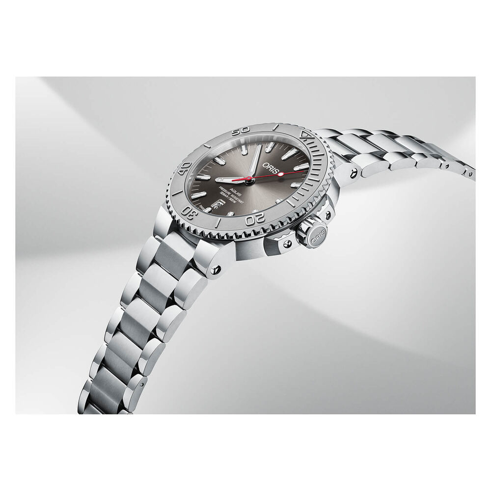 Oris Aquis Date Relief 43.5mm Silver Dial Red Detail Steel Case Bracelet Watch image number 3