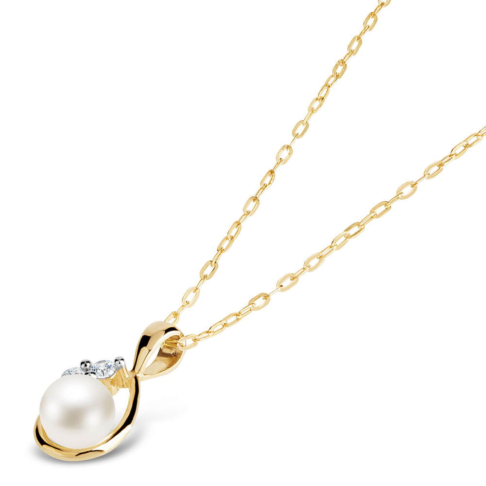 9ct Gold Pearl and Cubic Zirconia Pendant (Chain Included)