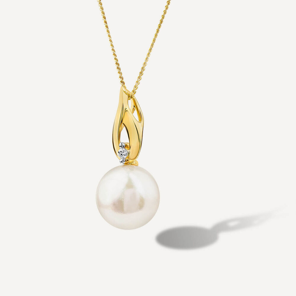 9ct Yellow Gold Freshwater Pearl & Diamond Set Top Pendant