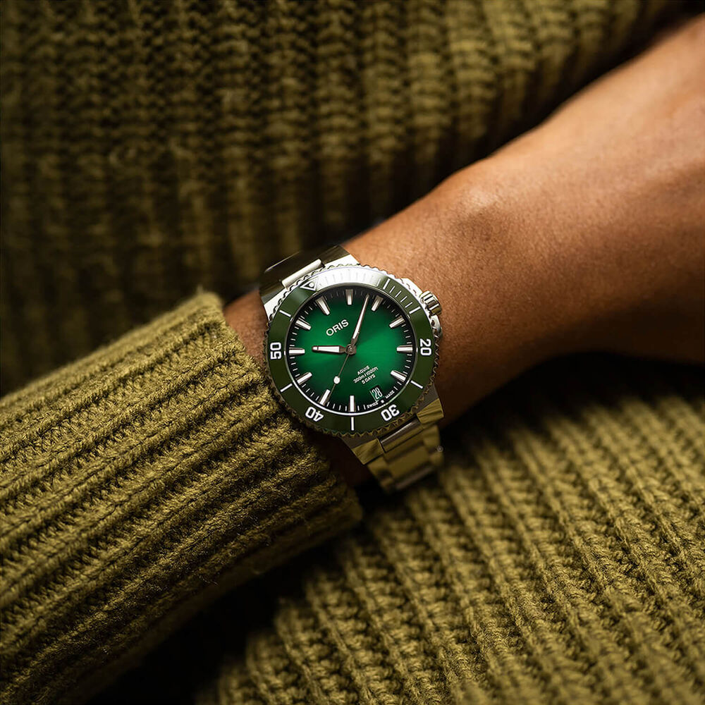 Oris Aquis Date Calibre 400 43.5mm Green Dial Stainless Steel Bracelet Watch image number 4