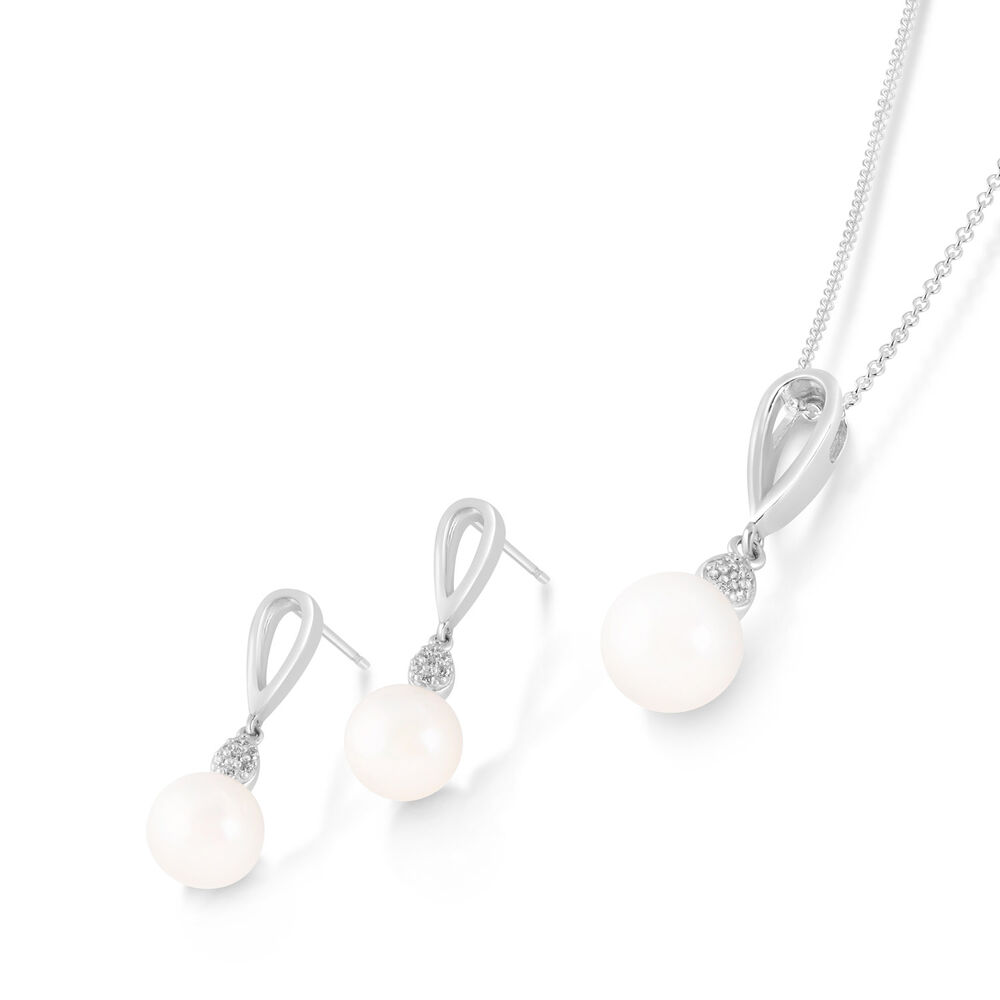 Sterling Silver Freshwater Cultured Pearl and Cubic Zirconia Drop Earrings image number 4