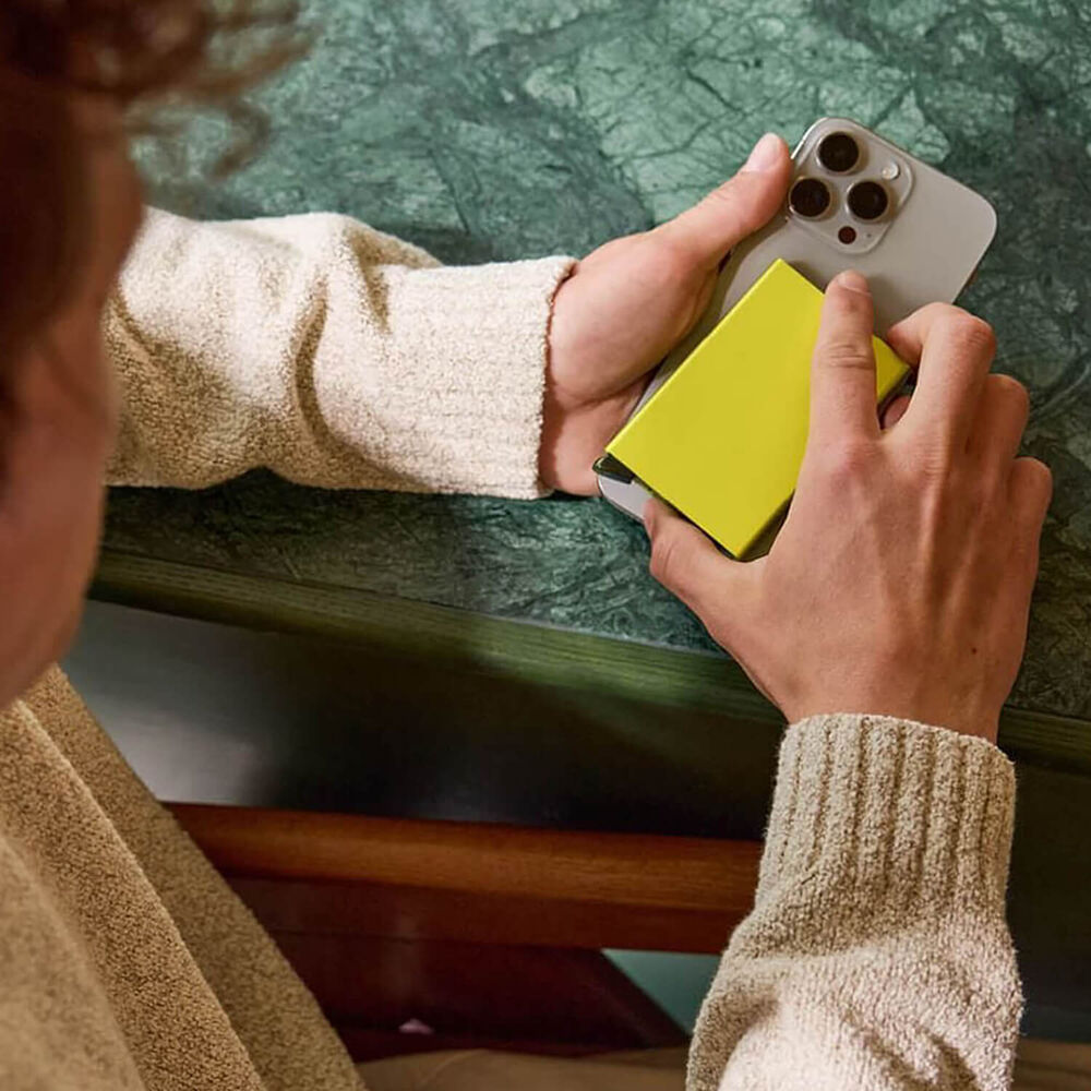 Secrid Lime Cardprotector for MagSafe image number 4