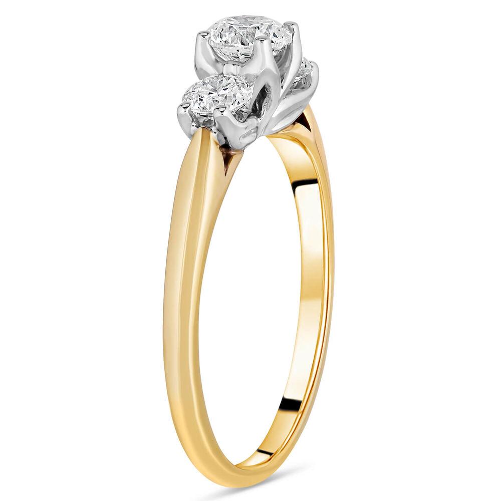 18ct gold ladies 0.75 carat diamond graduated three stone ring image number 3
