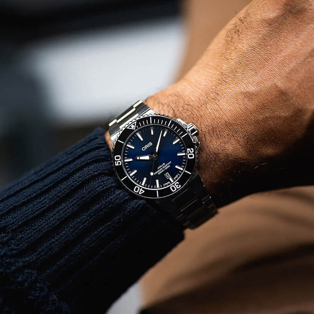 Oris Aquis 41.5mm Automatic Blue Dial Bracelet Watch image number 3