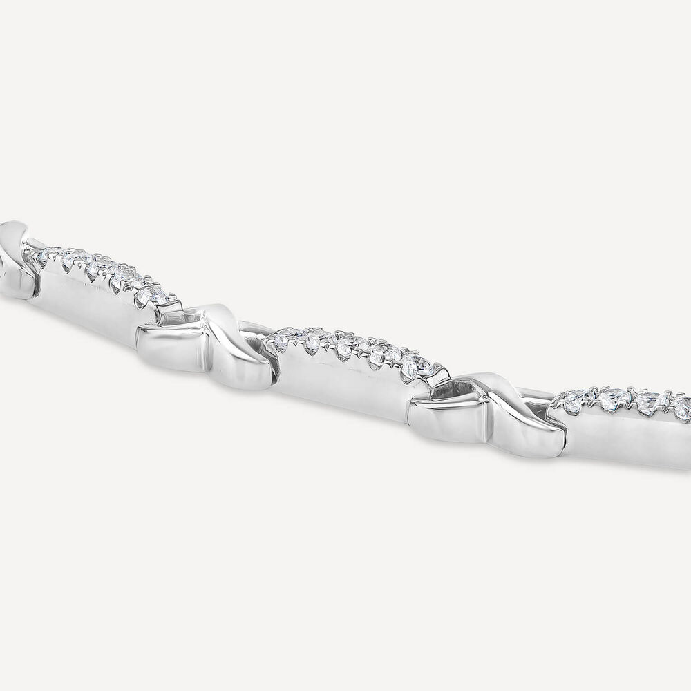 9ct White Gold 1.00ct Diamond Kiss Bracelet image number 5