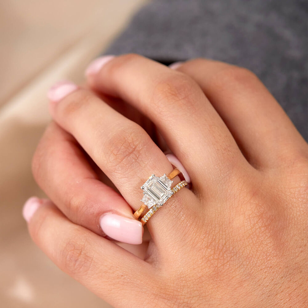 Born 18ct Yellow Gold 0.15ct Lab Grown Diamond Triangle Claw Set Half Eternity Wedding Ring image number 4