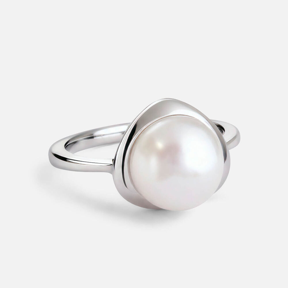 Sterling Silver Freshwater Pearl in Polished Triangle Ring