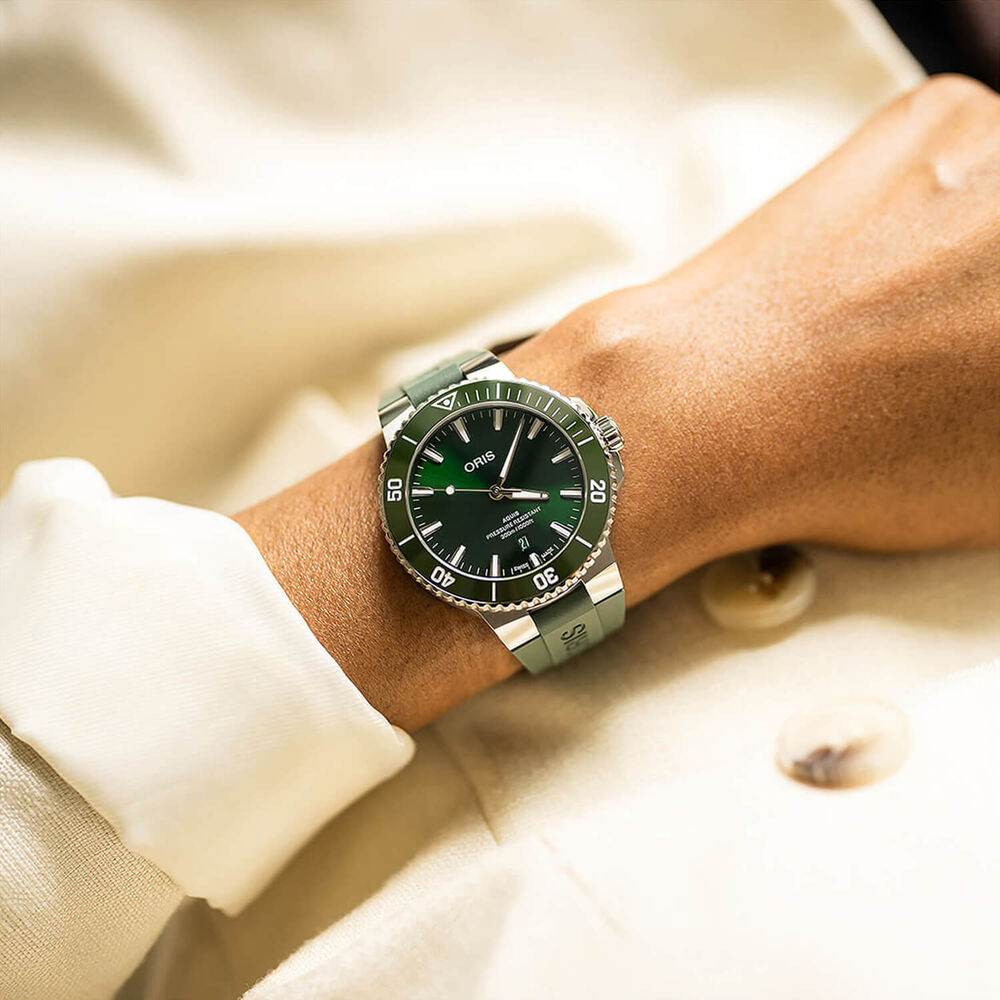 Oris Aquis Date 43.5mm Green Dial Rubber Strap Watch image number 4