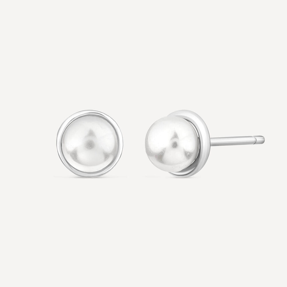 Sterling Silver 5.5-6mm Freshwater Pearl Round Stud Earrings image number 1