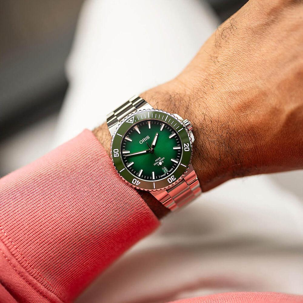 Oris Aquis Date Calibre 400 43.5mm Green Dial Stainless Steel Bracelet Watch image number 5