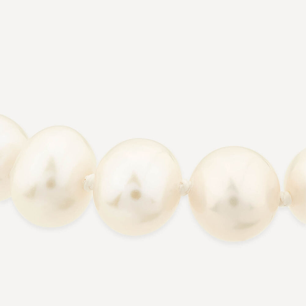 9ct White Gold and Pearl Bracelet image number 2