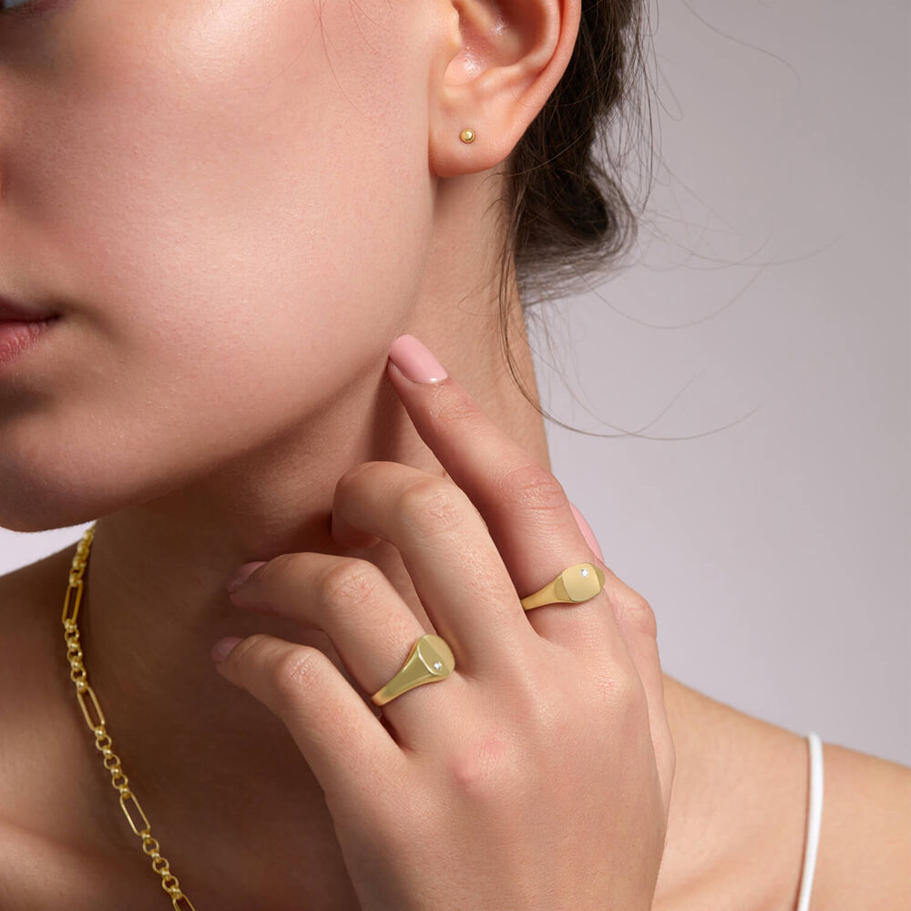 9ct Gold Stud Earrings image number 3