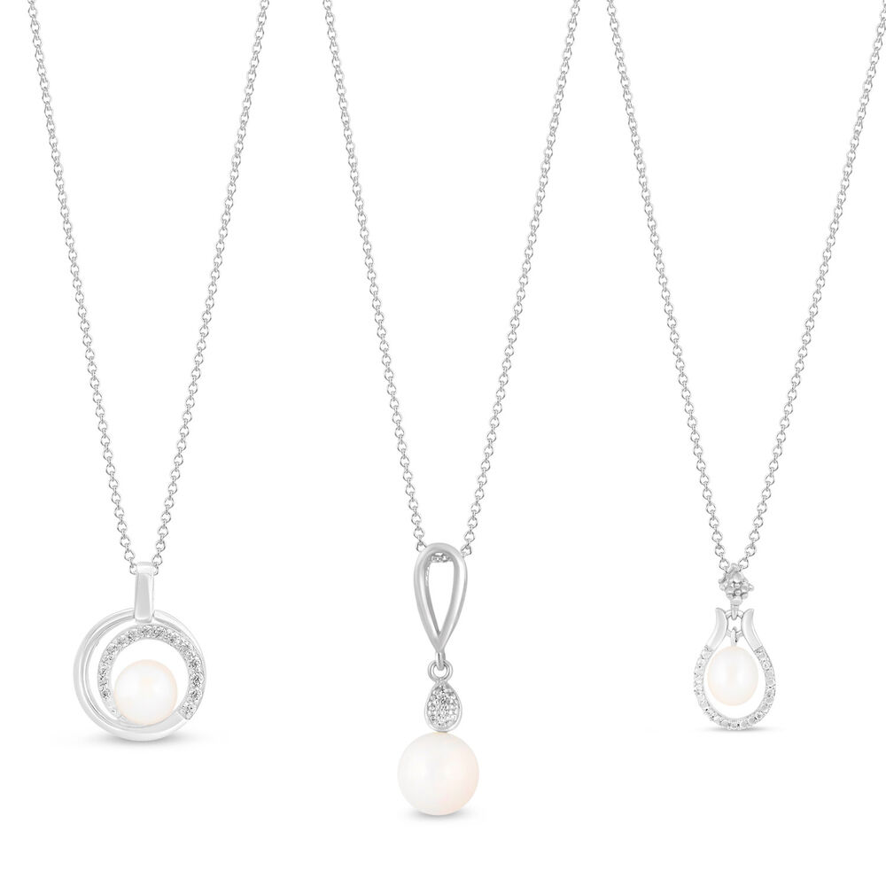 Sterling Silver Freshwater Cultured Pearl and Cubic Zirconia Circle Pendant (Chain Included) image number 2